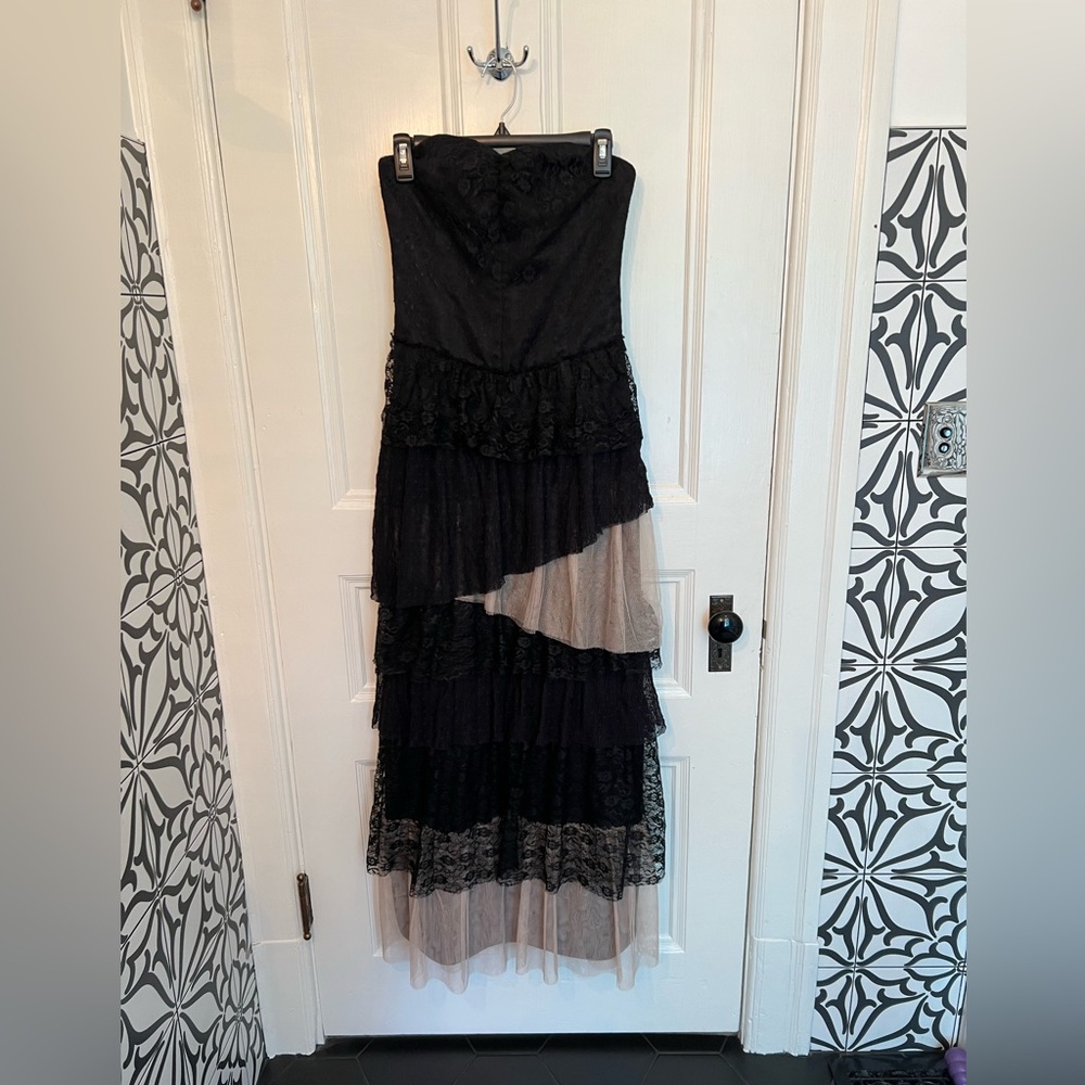 Vintage Free People strapless lace party dress, great condition, size 4.